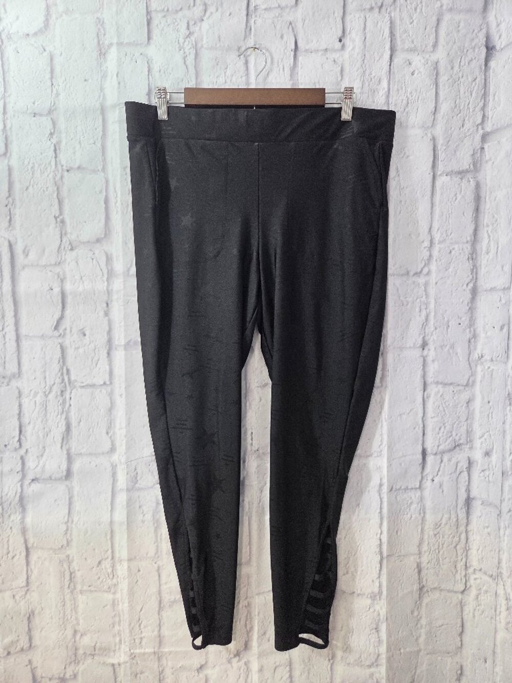 Torrid size 2 (18/20) Black Star Print Pull On High Rise Lattice Leggings
